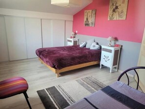 3 bedrooms, iron/ironing board, travel cot, free WiFi