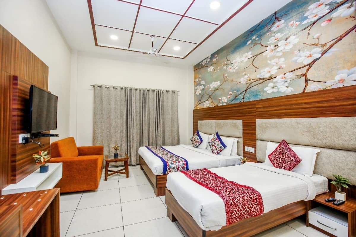 Deluxe Triple Room, City View