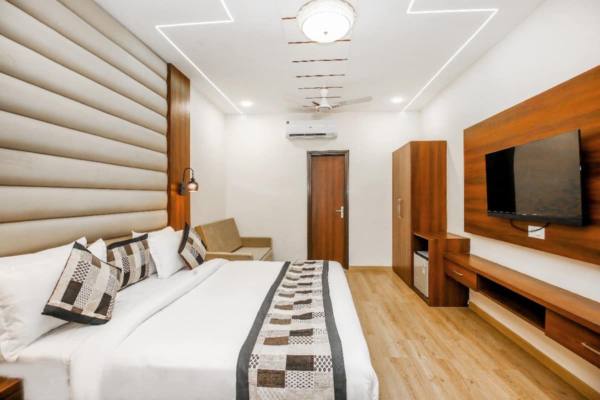 Deluxe Double Room, City View