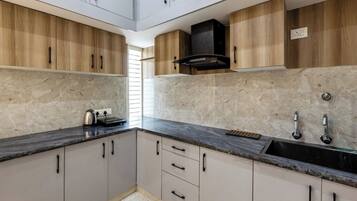 Mini-fridge, oven