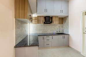 Mini-fridge, oven