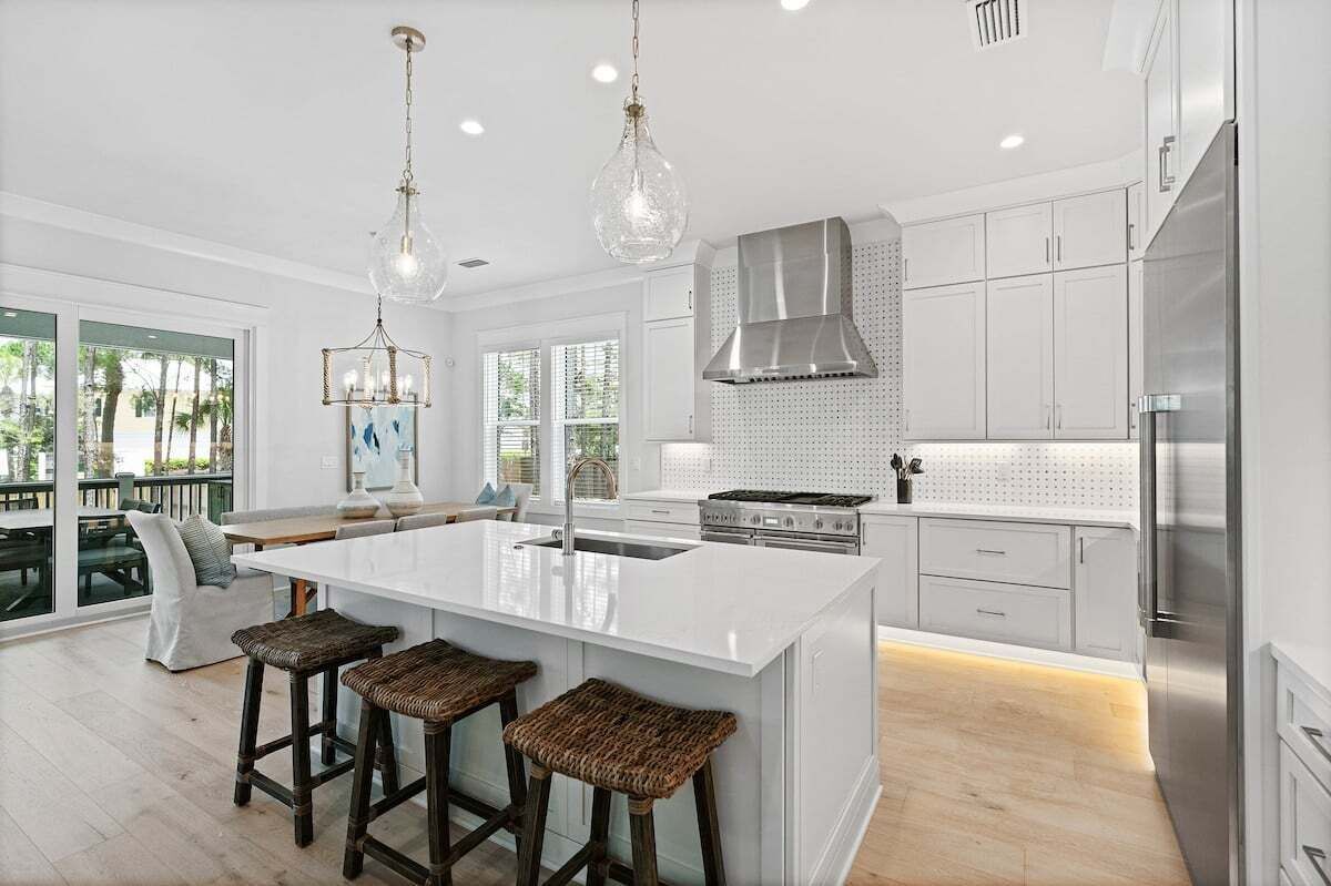 Køleskab, mikrobølgeovn, ovn, kogeplade