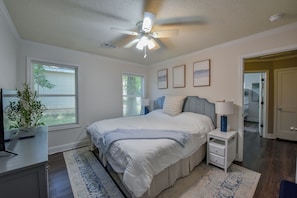 4 bedrooms, iron/ironing board, WiFi, bed sheets