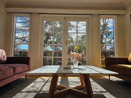 Elegant 4BR|2.5BA Home|Canberra Central| City Views