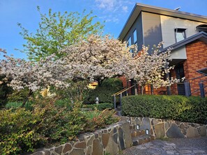 Exterior - Four-bedroom house with city view in Central Canberra (Ainslie)