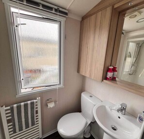 Cabin | Bathroom