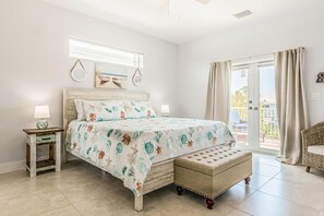 4 bedrooms, iron/ironing board, travel cot, WiFi - Blue Bungalow New Listing Canal Front Dock Pool (Marathon)