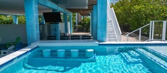 Blue Bungalow New Listing Canal Front Dock Pool