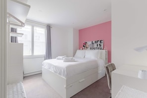 1 bedroom, iron/ironing board, WiFi, bed sheets - Chic 1BD Flat in the Heart of Islington! (Greater London)