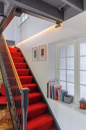 Interior - Industrial Chic 1BD Stable Conversion, Kings Cross (London)