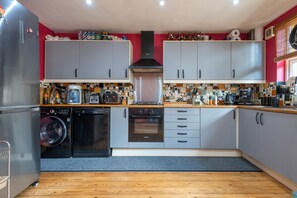 Refrigerador, horno, parrilla de estufa y lavavajillas