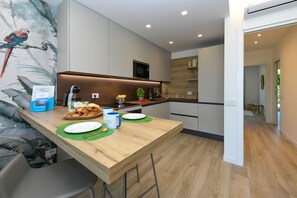 冰箱、微波炉、烤箱、洗碗机