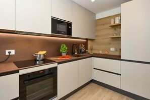 冰箱、微波炉、烤箱、洗碗机