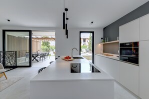 Fridge, microwave, oven, dishwasher