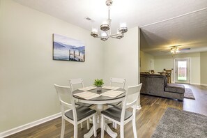Apartment (2 Bedrooms) | Bahagian dalam