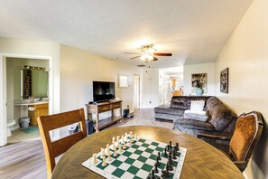 Apartment (2 Bedrooms) | Interior - 4 Mi to Dtwn Dayton: Convenient Condo w/ Grill (Dayton)
