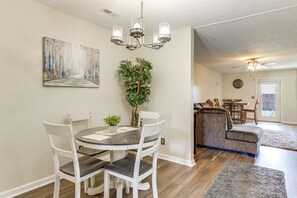 Apartment (2 Bedrooms) | Interior - 4 Mi to Dtwn Dayton: Convenient Condo w/ Grill (Dayton)