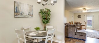 4 Mi to Dtwn Dayton: Convenient Condo w/ Grill