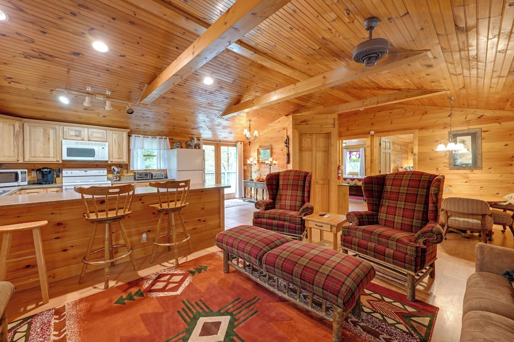 Robbinsville Apt in Converted Gas Station - Robbinsville, NC