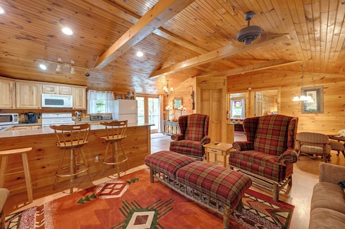 3 Mi to Lake Santeetlah! Rustic Apt w/ Decks