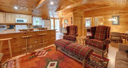 3 Mi to Lake Santeetlah! Rustic Apt w/ Decks