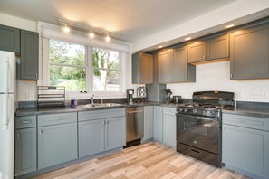 Mikrowelle, Ofen, Herdplatte, Geschirrspüler