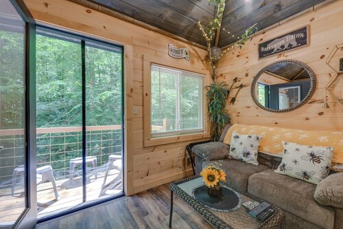 Fire Pit: Tree-lined Gem in Cosby