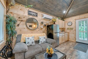 Apartment (0 Bedroom) | Interior - Fire Pit: Tree-lined Gem in Cosby (Cosby)