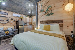 Apartment (0 Bedroom) | Interior - Fire Pit: Tree-lined Gem in Cosby (Cosby)