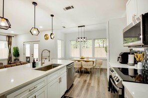 Micro-ondas, fogão, cooktop, lava-louças