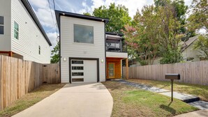 Exterior - Chic + Spacious West Dallas Home Near Downtown! (Dallas)