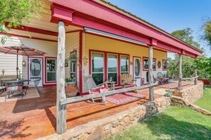 Interior - Medicine Park Cottage: Walk to Lake Lawtonka! (Medicine Park)