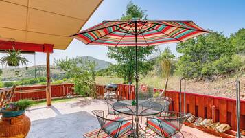 Cottage (2 Bedrooms) | Front of property