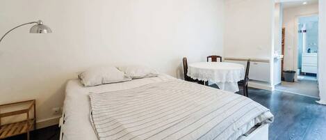 1 chambre, fer et planche à repasser, Wi-Fi, draps fournis