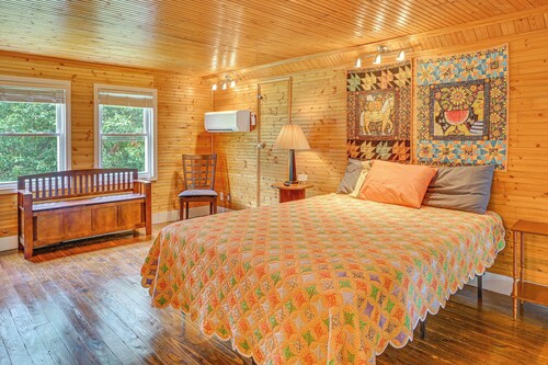 Peaceful Murray Home ~ 8 Mi to Kentucky Lake!