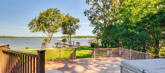 Lakefront Gem: Hot Tub, Boat Launch Near Greenwood