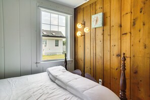 5 bedrooms, iron/ironing board, bed sheets