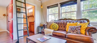 Whimsical Cabin w/ Grill < 4 Mi to Lake Brownwood!