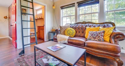 Whimsical Cabin w/ Grill < 4 Mi to Lake Brownwood!