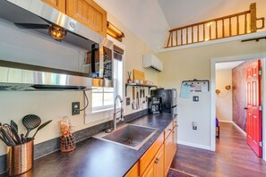 Interior - Whimsical Cabin w/ Grill < 4 Mi to Lake Brownwood! (Brownwood)