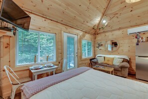 Apartment (0 Bedroom) | Interior - 1/2 Mi to Great Smoky Mtns Nat'l Park: Cosby Gem (Cosby)