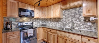 6 Mi to Town: Robbinsville Apt w/ Deck & Grill