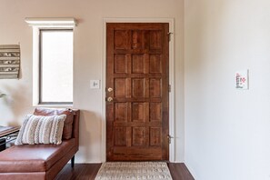 Interior - Foothill Living in Sabino Springs at it's best - Open floor plan and location (Tucson)