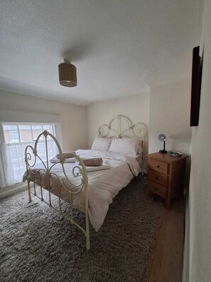 2 habitaciones, tabla de planchar con plancha y wifi gratis 