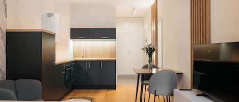 Comfort Apartment | 1 bedroom, iron/ironing board, cots/infant beds, free WiFi