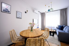 Apartment | Wohnbereich | Fernseher
