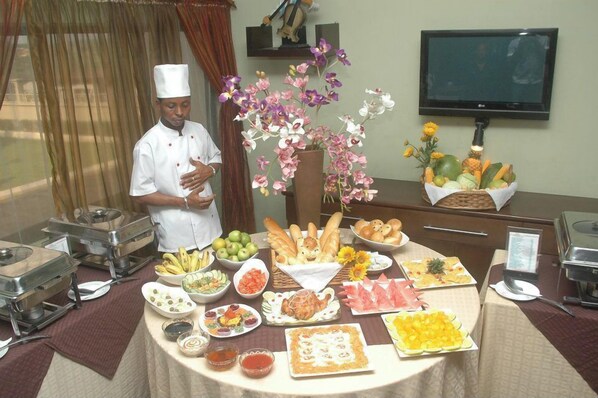 Dining - Dolly Hills Hotel (Onitsha)