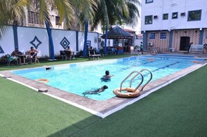 Piscine extérieure