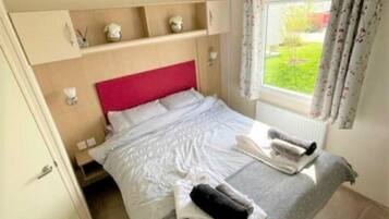 Ferienhütte | 2 Schlafzimmer, kostenloses WLAN, Bettwäsche