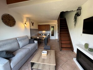 TV - T2 Apartment in Quiet Area Near Slopes, Corrençon-en-Vercors (Corrençon-en-Vercors)